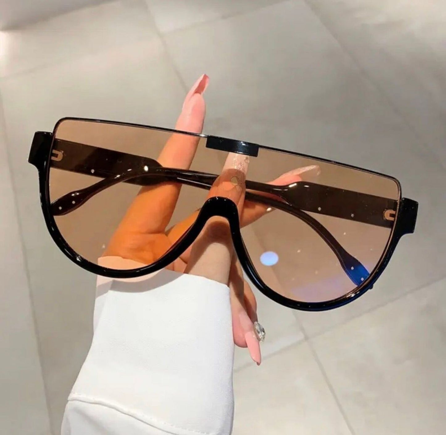 Lunettes Demi-Cadre Oversize – Accessoire Tendance pour Femmes