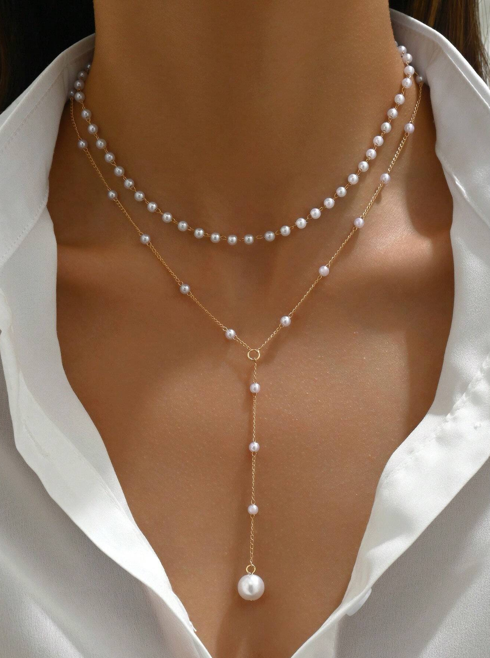 Collier superposé, détails décorés de strass et de fausses perles
