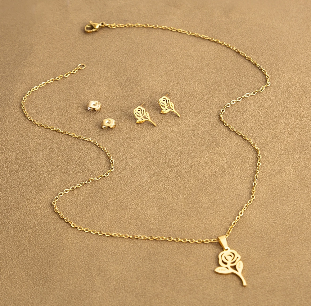 Ensemble Collier & Boucles d’Oreilles Rose en Acier Inoxydable Doré