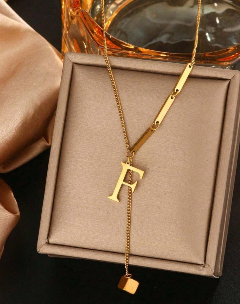 Collier Lettre Doré en Acier Inoxydable