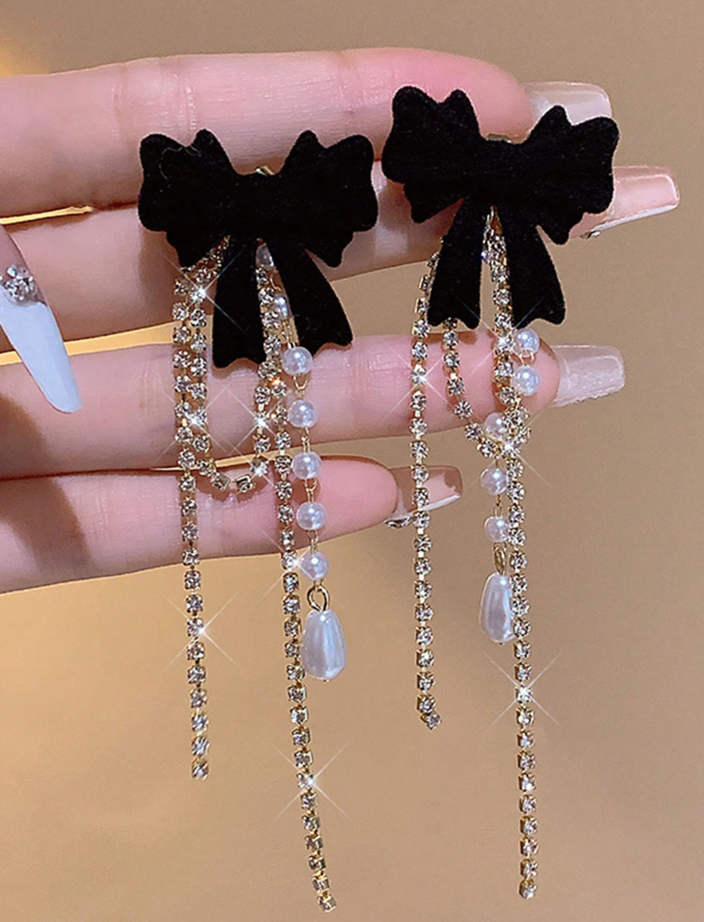 Boucles d’Oreilles Longues en Velours Noir