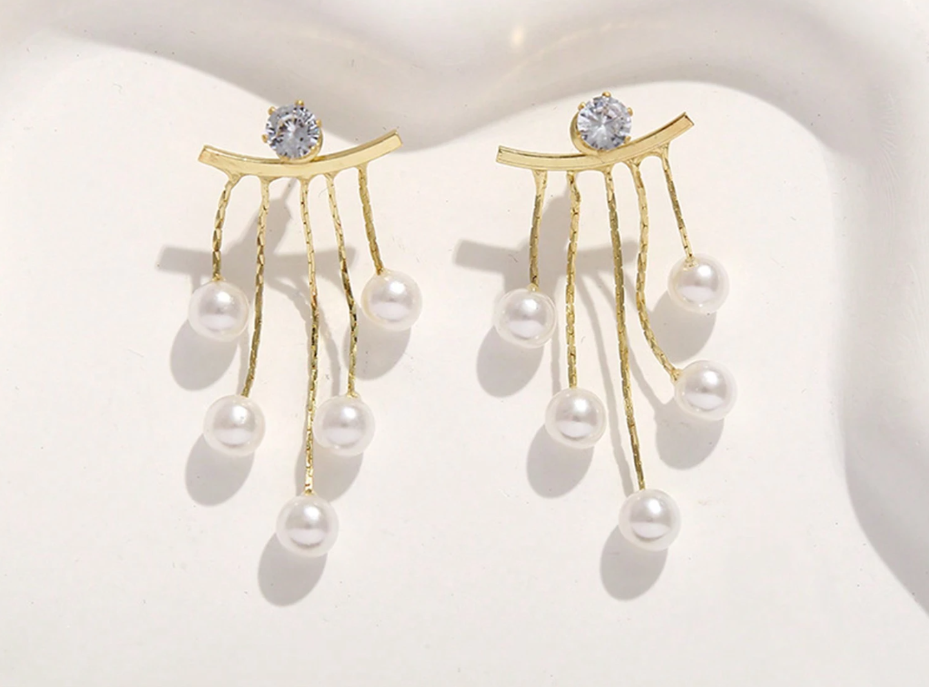 Boucles d’Oreilles Longues Femme – Style Luxe avec Pompon et Perles Fantaisie