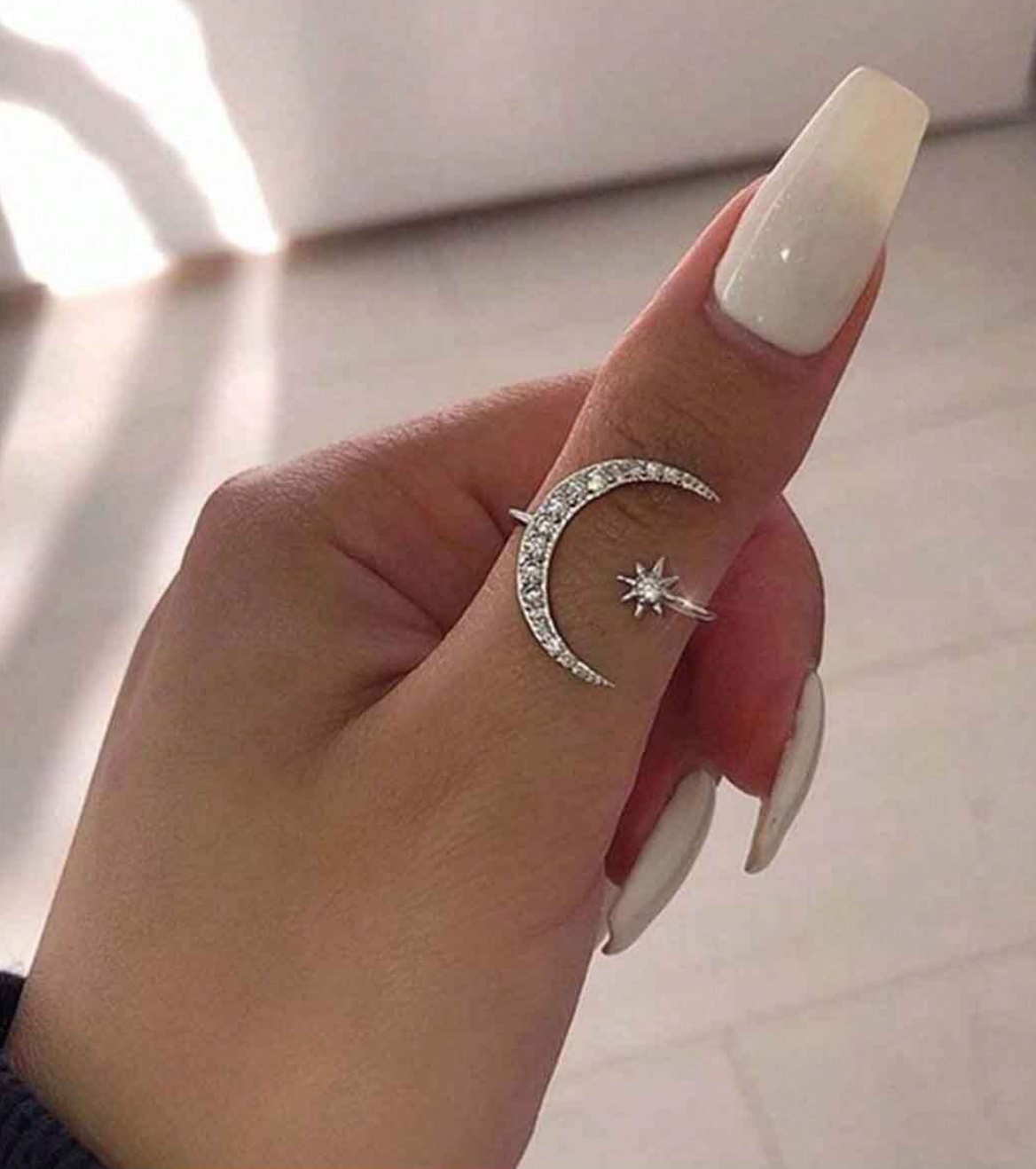 Anneau Réglable Croissant de Lune – Bijou Céleste Élégant pour Femme