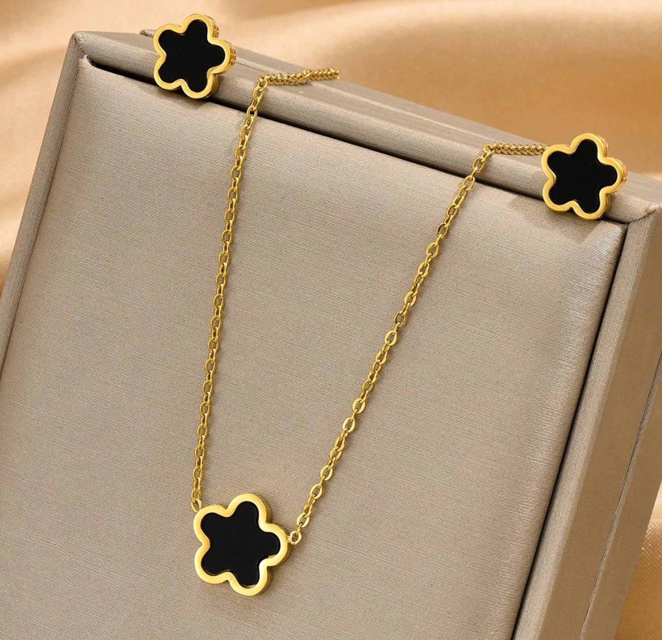 Collier et Boucles d’Oreilles en Acier Inoxydable