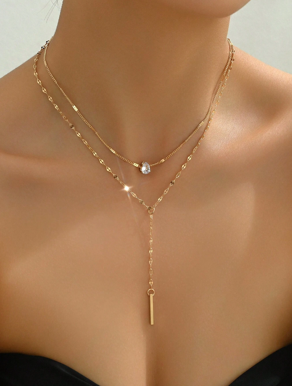 Collier superposé, détails décorés de strass et de fausses perles