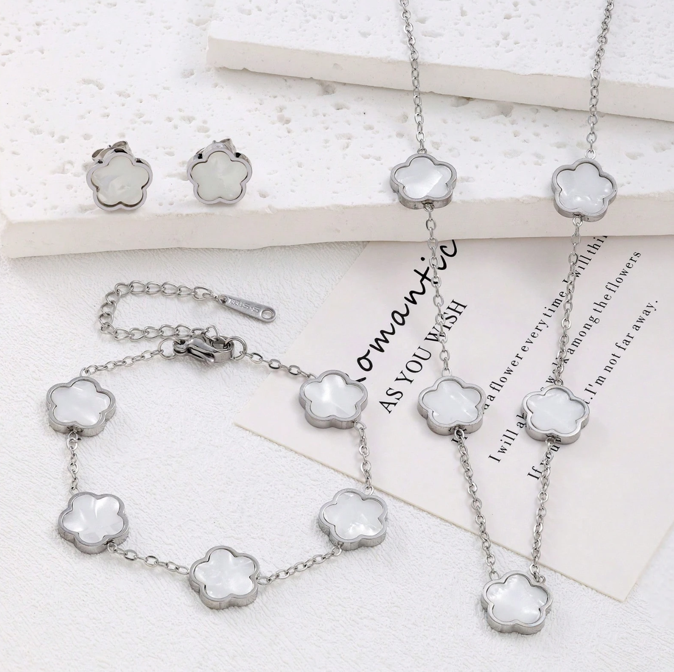 Ensemble de bijoux en acier inoxydable : collier, bracelet et des boucles d’oreilles