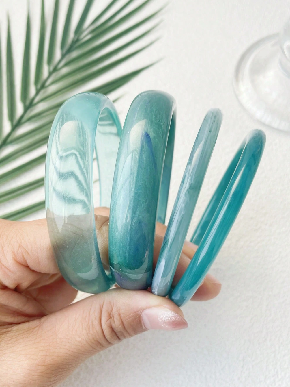 Lot de 4 bracelets vintage en résine acrylique multicolore