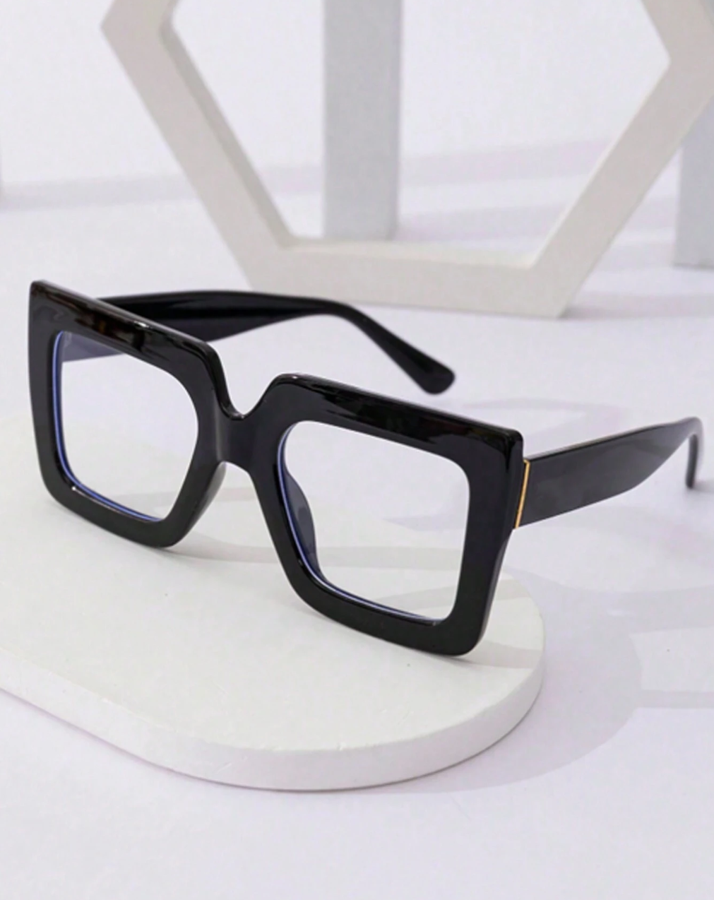 Lunettes Carrées Sans Correction – L’Accessoire Mode qui Change Tout