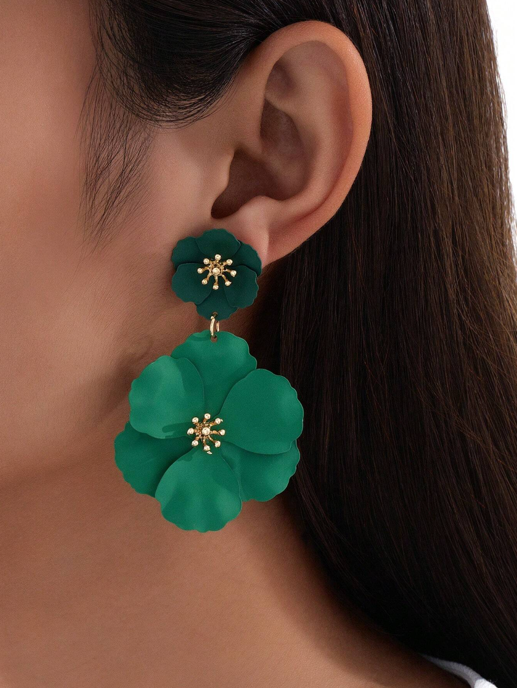 boucles d’oreilles asymétriques en métal coloré multicouche fleur clou