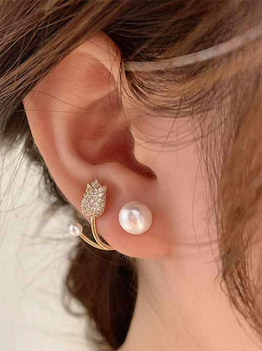 Coucles d’oreilles fleur de perle incrustées de strass