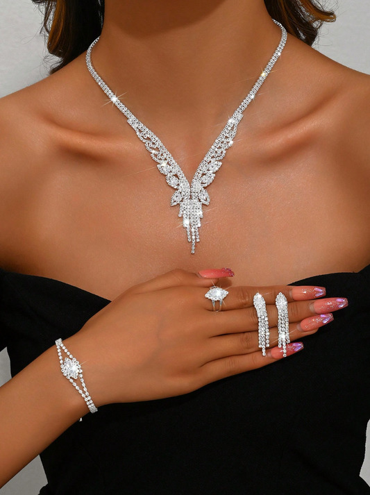 Ensemble élégant 4 pièces papillon – Collier, boucles d’oreilles, bracelet et bague en cuivre doré avec strass scintillants
