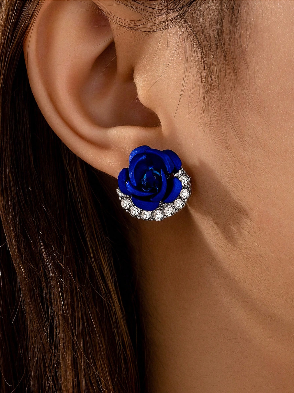 Boucles d’oreilles en forme de fleur de rose bleue cristalline