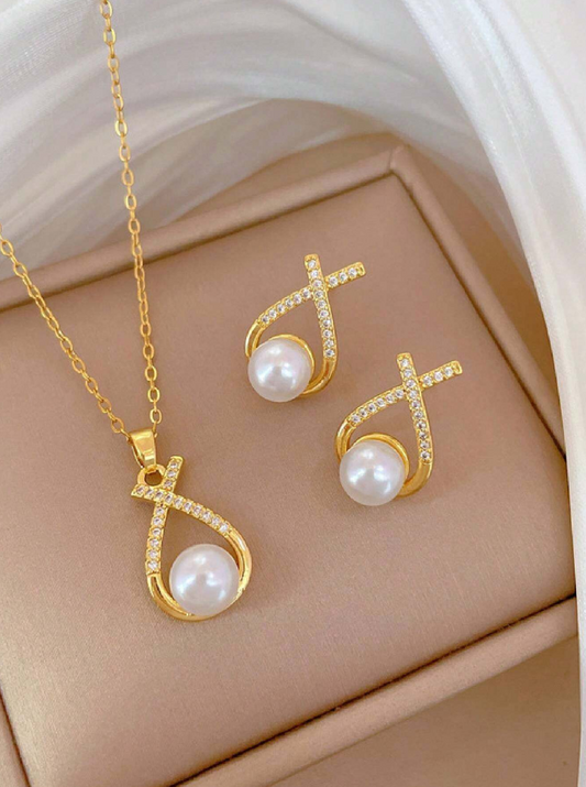 Ensemble Collier en Acier Inoxydable & Boucles d’Oreilles Perles Blanches – Élégance Subtile et Style Luxueux