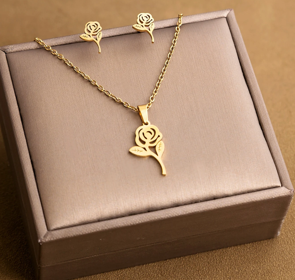 Ensemble Collier & Boucles d’Oreilles Rose en Acier Inoxydable Doré
