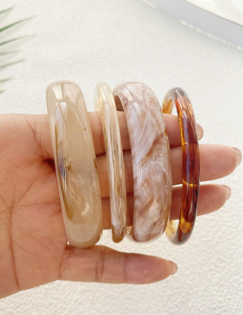 Lot de 4 bracelets vintage en résine acrylique multicolore