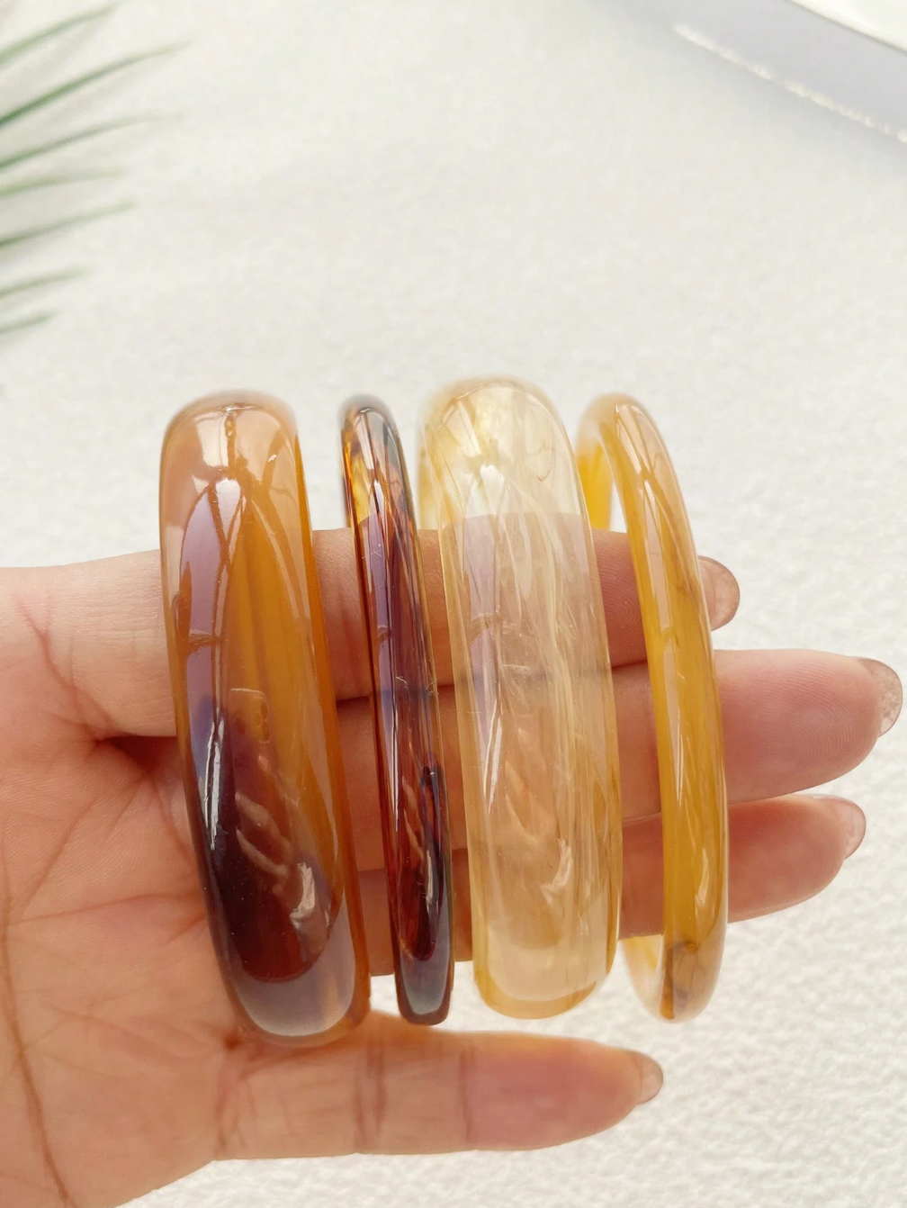 Lot de 4 bracelets vintage en résine acrylique multicolore