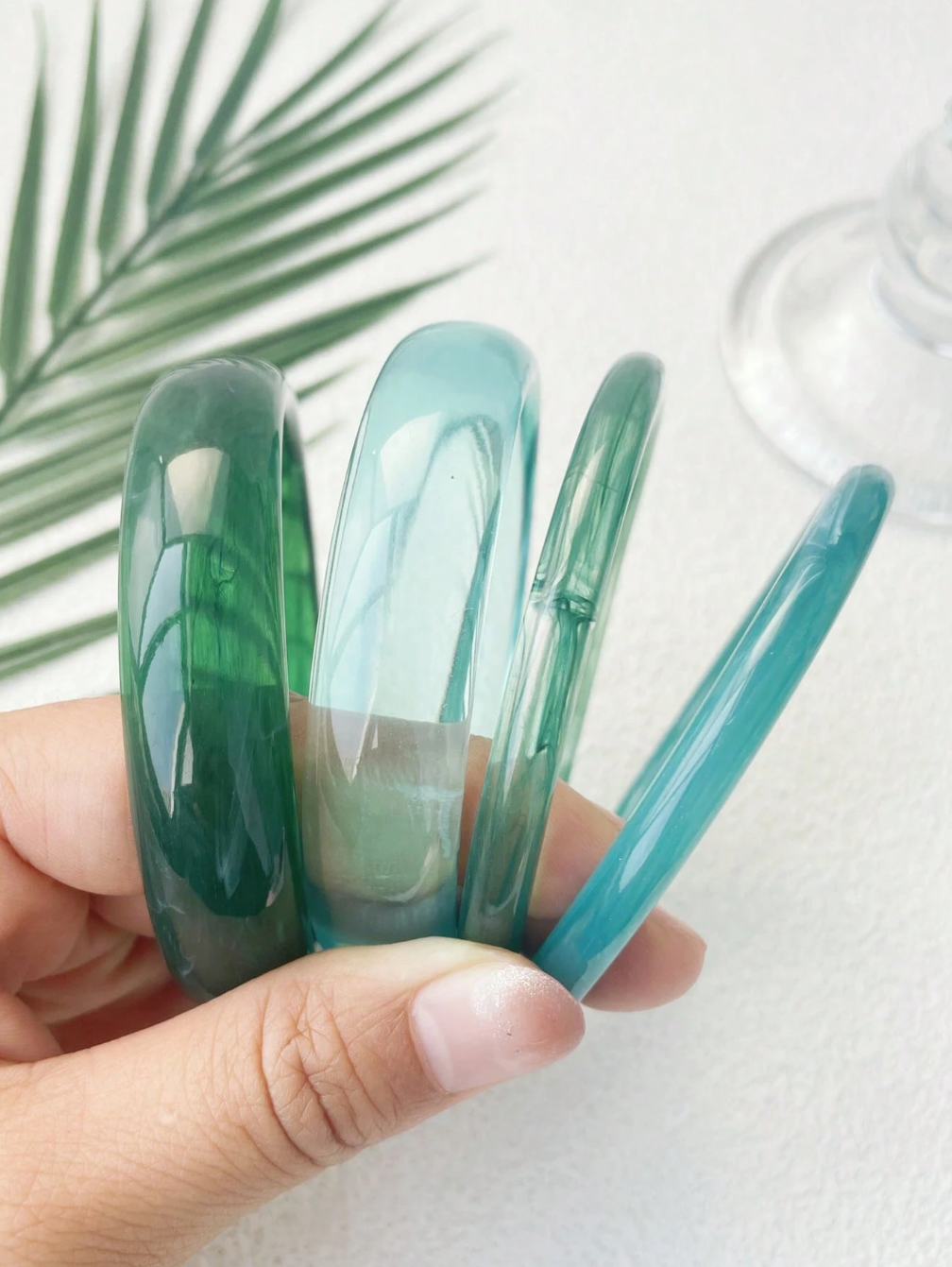 Lot de 4 bracelets vintage en résine acrylique multicolore