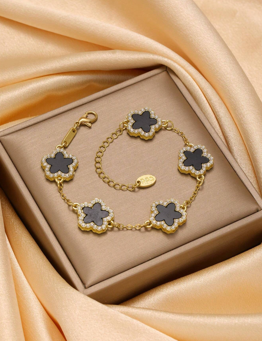 Bracelet en acier inoxydable allie élégance et durabilité, disponible en deux couleurs noir & blanc