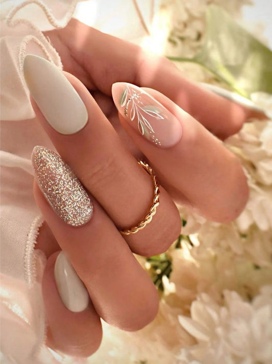 Une boite de 24 Ongles Medium Amande